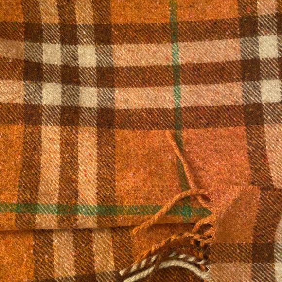 Authentic Burberry plaid large scarf - Picture 4 of 5